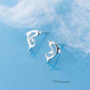 Solid silver dolphin stud earrings-SS005